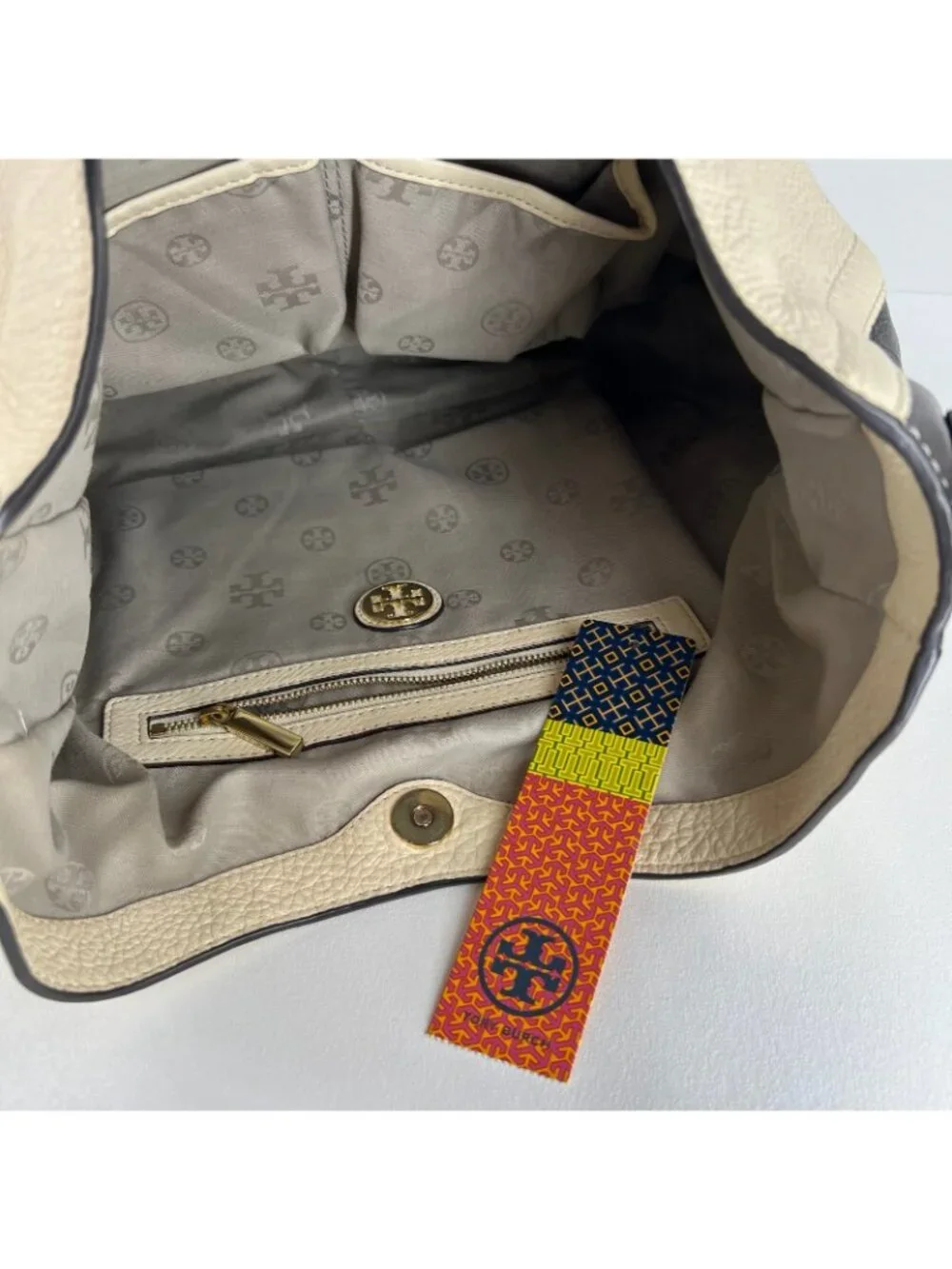 Tory Burch Sammy Hobo Shoulder Bag Womens Pebbled Leather Cream Black Colorblock
